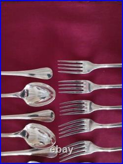 1 ménagère 25 couverts en métal argenté ercuis modèle Dampierre 1 ménagère 25 couverts en métal argenté ercuis modèle Dampierre