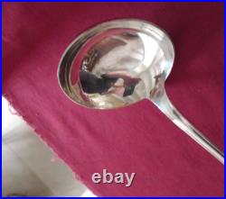 1 ménagère 25 couverts en métal argenté ercuis modèle Dampierre 1 ménagère 25 couverts en métal argenté ercuis modèle Dampierre