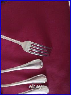 1 ménagère 25 couverts en métal argenté ercuis modèle Dampierre 1 ménagère 25 couverts en métal argenté ercuis modèle Dampierre