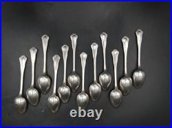 12 Cuillères à café CHRISTOFLE modèle Pompadour métal argenté + pince à sucre