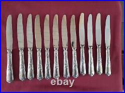 12 couteaux de table en métal argenté Ercuis modèle Louis XV rocaille L2