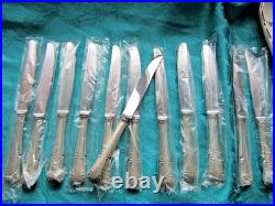 12 couteaux de table en métal argenté Saint Medard modèle Mozart