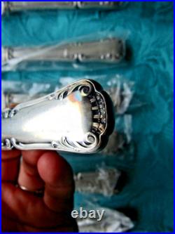 12 couteaux de table en métal argenté Saint Medard modèle Mozart