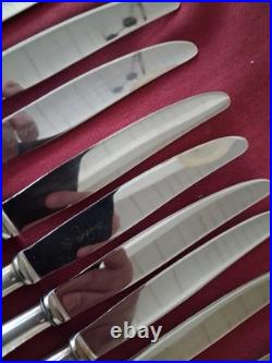 12 couteaux de table en métal argenté christofle modèle America