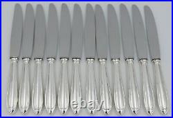 12 couteaux de table métal argenté, modèle Filet à bouts pointus, excellent état