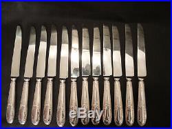 12 couteaux de table modèle louis XV, métal argenté lame inox ecrin