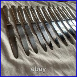 12 couteaux modèle GRAND PRIX DE MONACO métal argenté 21 cm couvert TBE 12 couteaux modèle GRAND PRIX DE MONACO métal argenté 21 cm couvert TBE