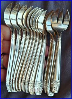 12 fourchettes à huitres en métal argenté modèle art déco Grand Prix