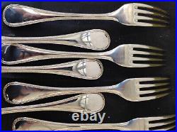 12 fourchettes de table en métal argenté Christofle modèle perles