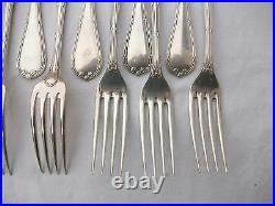 12 fourchettes de table en métal argenté modèle ruban orfèvre christofle