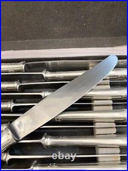 12 grands couteaux modèle GRAND PRIX métal argenté ART DÉCO couvert table 24,5