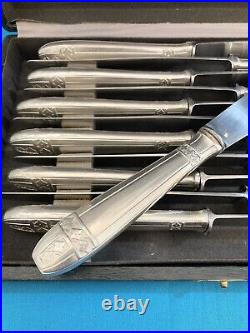 12 grands couteaux modèle GRAND PRIX métal argenté ART DÉCO couvert table 24,5