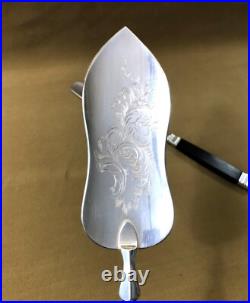 2 pelle à tarte et gâteaux en métal argenté Modèle ROCAILLE MARLY manche ébène