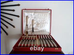24 couteaux CHRISTOFLE modele coquille VENDOME métal argenté 24,5 cm et 20 cm 24 couteaux CHRISTOFLE modele coquille VENDOME métal argenté 24,5 cm et 20 cm