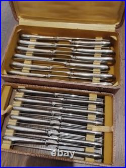 24 couteaux de table ERCUIS modèle CONTOURS VICTORIA métal argenté 20/24 cm