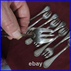 9 fourchettes à huitres en métal argenté modèle rubans 2