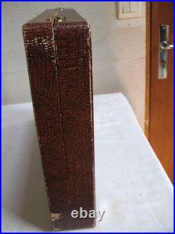 Ancienne ménagère ERCUIS métal argenté 37 pièces modèle art déco dans son écrin Ancienne ménagère ERCUIS métal argenté 37 pièces modèle art déco dans son écrin