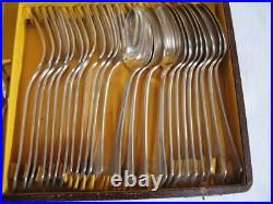 Ancienne ménagère ERCUIS métal argenté 37 pièces modèle art déco dans son écrin Ancienne ménagère ERCUIS métal argenté 37 pièces modèle art déco dans son écrin