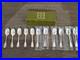 Belle-Serie-De-11-Cuilleres-A-Moka-En-Metal-Argente-Modele-Coquille-Vendome-01-mw