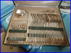 Boulenger ménagère 37 pièces en métal argenté très beau modèle bon état coffret Boulenger ménagère 37 pièces en métal argenté très beau modèle bon état coffret