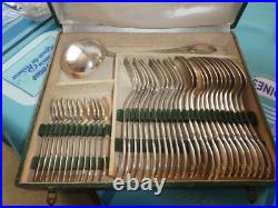 Boulenger ménagère 37 pièces en métal argenté très beau modèle bon état coffret Boulenger ménagère 37 pièces en métal argenté très beau modèle bon état coffret