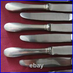 CHRISTOFLE 12 couteaux de table en métal argenté modèle cluny L 22,6 cm