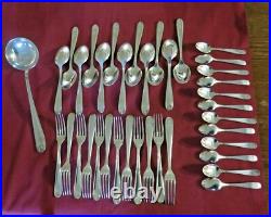 CHRISTOFLE ménagère 37 couverts en métal argenté modèle coquille Berain 2 CHRISTOFLE ménagère 37 couverts en métal argenté modèle coquille Berain 2