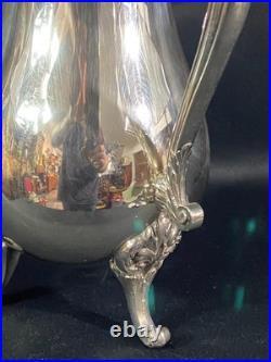 Cafetière de style Louis XV en métal argenté signé Christofle modèle Marly