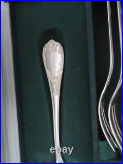 Christofle 12 fourchettes à gateaux + pelle à tarte en métal argenté model marly Christofle 12 fourchettes à gateaux + pelle à tarte en métal argenté model marly