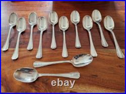Christofle Série de 12 cuillères de table modèle Boréal en métal argenté