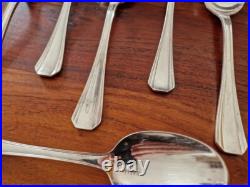 Christofle Série de 12 cuillères de table modèle Boréal en métal argenté