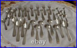 Christofle ménagère 36 pièces modèle Saigon couverts de table en métal argenté