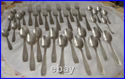 Christofle ménagère 36 pièces modèle Saigon couverts de table en métal argenté