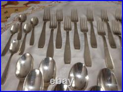 Christofle ménagère 36 pièces modèle Saigon couverts de table en métal argenté