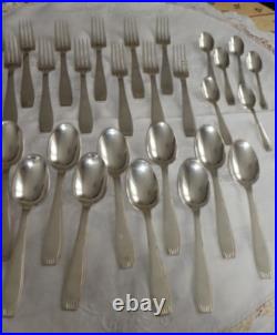 Christofle ménagère 36 pièces modèle Saigon couverts de table en métal argenté