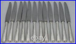 Christofle modèle Berain/Coquille, 12 couteaux de table, métal argenté