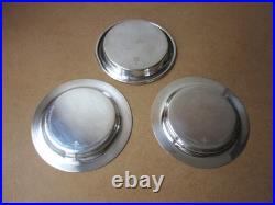 Christofle, trois dessous de bouteille en métal argenté 2 modèles Albi 1 Uniplat Christofle, trois dessous de bouteille en métal argenté 2 modèles Albi 1 Uniplat