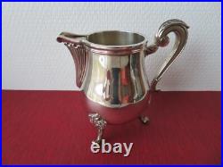 Christofle verseuse/cafetière + pot à lait en métal argenté. Modèle Pompadour