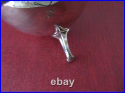 Christofle verseuse/cafetière + pot à lait en métal argenté. Modèle Pompadour