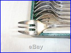 Coffret de 12 fourchettes à huitres, modèle Marly, en métal argenté, Christofle