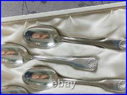 Coffret de 12 petites cuillères en métal argenté modèle coquille Orbrille