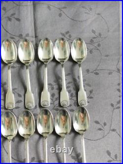 Coffret de 12 petites cuillères en métal argenté modèle coquille Orbrille