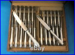 Coffret de 24 couteaux ART DECO modèle GRAND PRIX métal argenté Couvert TB Etat