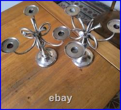 Ercuis paire de chandelier modèle Cheverny métal argenté décor au cors de chasse