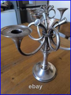 Ercuis paire de chandelier modèle Cheverny métal argenté décor au cors de chasse