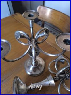 Ercuis paire de chandelier modèle Cheverny métal argenté décor au cors de chasse