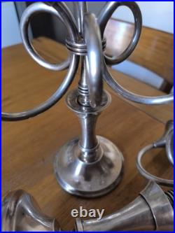 Ercuis paire de chandelier modèle Cheverny métal argenté décor au cors de chasse