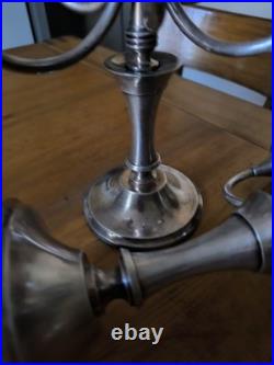 Ercuis paire de chandelier modèle Cheverny métal argenté décor au cors de chasse