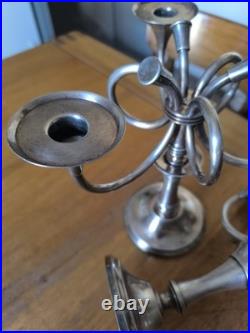 Ercuis paire de chandelier modèle Cheverny métal argenté décor au cors de chasse