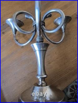 Ercuis paire de chandelier modèle Cheverny métal argenté décor au cors de chasse